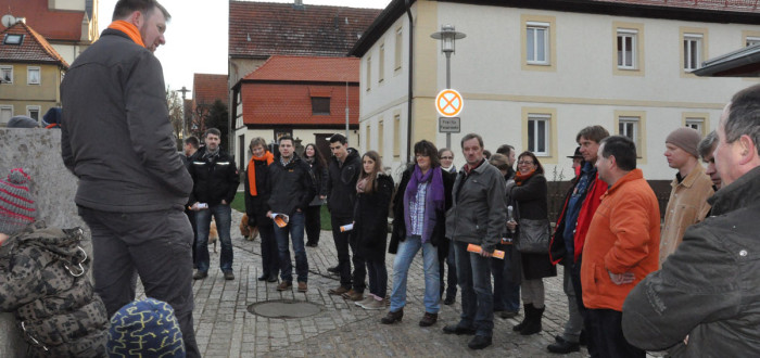 Die neu gebauten Straßen, Gehwege und Plätze, das neue Feuerwehrhaus und auch die frisch sanierte Kirche lassen Possenheim derzeit im besten Glanze erscheinen.